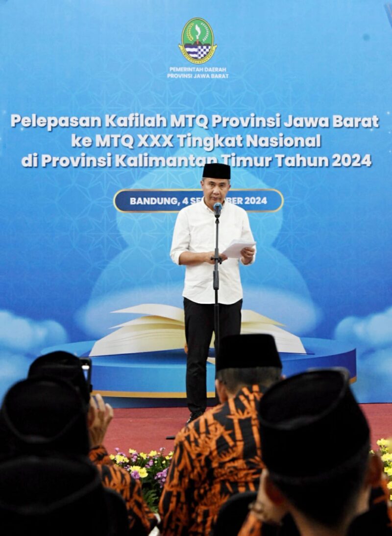 Penjabat Gubernur Jawa Barat Bey Machmudin melepas 160 kafilah asal Jawa Barat, berkompetisi di Musabaqah Tilawatil Quran Tingkat Nasional XXX di Samarinda, Kalimantan Timur, Rabu (4/9-2024)