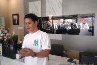 Tangkapan layar, foto : 
 Owner 'Dear Derma Clinic', Adi Priharsono, Jln. Paledang No. 6 A Kota Bandung. (Foto. ASP)