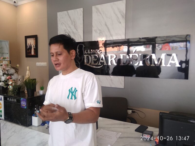 Tangkapan layar, foto : 
 Owner 'Dear Derma Clinic', Adi Priharsono, Jln. Paledang No. 6 A Kota Bandung. (Foto. ASP)