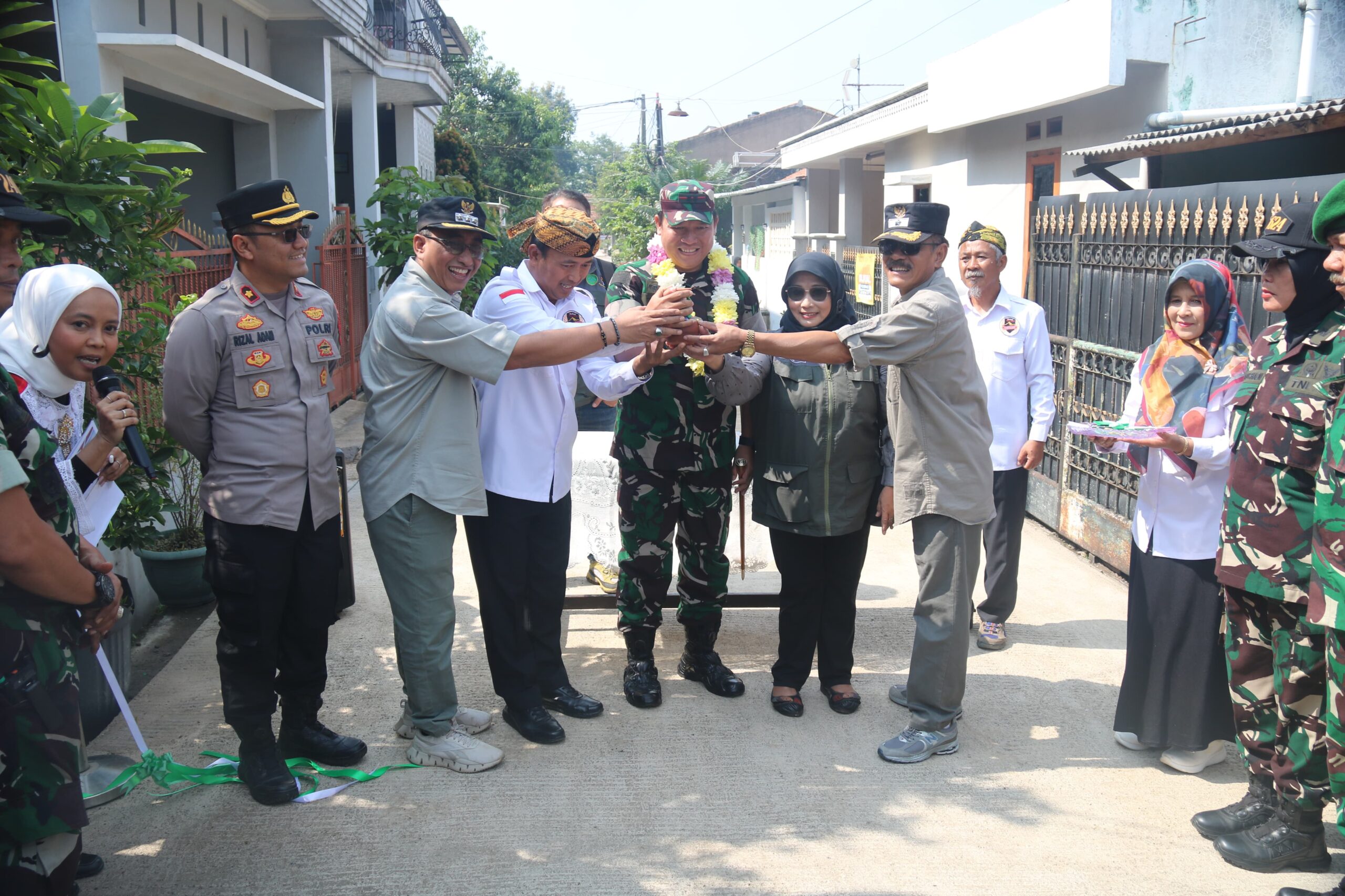 Dandim 0624/Kab.Bandung Resmikan Jalan Program Karya Bakti TNI Tahun 2024