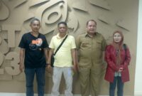 Tim Redaksi PT. Elang Milenial Siber dan Staf Ahli Diskominfosantik Kabupaten Bekasi, Anwar Badrudin. Senin (11/11/2024).