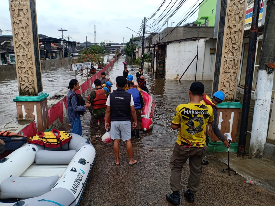 Intensitas Hujan Tinggi, Pemkot Tangsel Perkuat Upaya Tanggap Banjir, dari Evakuasi hingga Bantuan Logistik