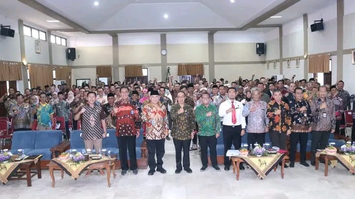 CAMAT DAN KADES IKUTI WORKSHOP EVALUASI PENGELOLAAN KEUANGAN DAN PEMBANGUNAN DESA