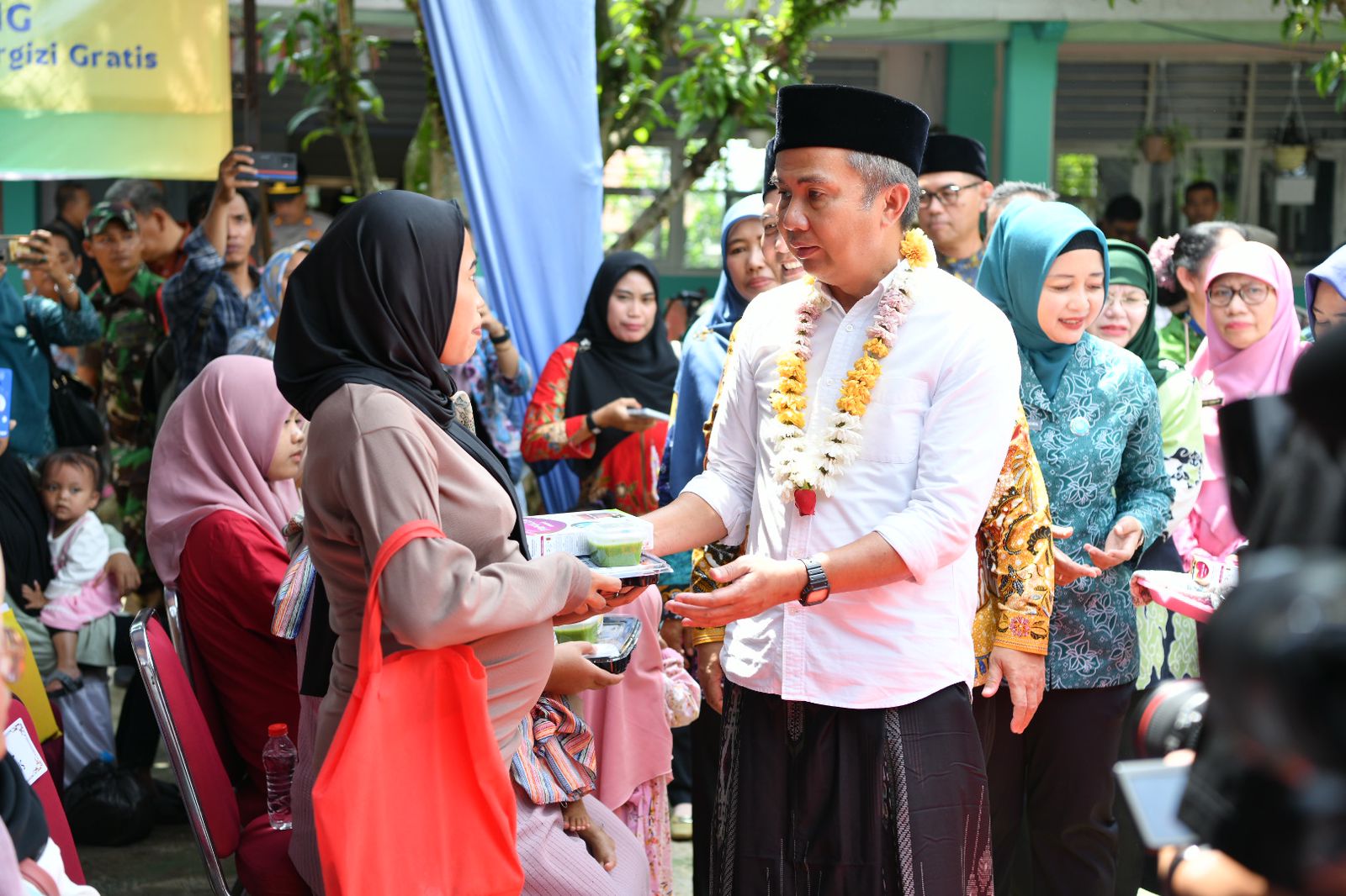 Bey Machmudin Apresiasi Uji Coba Program Makan Gratis di SMP 3 Bogor