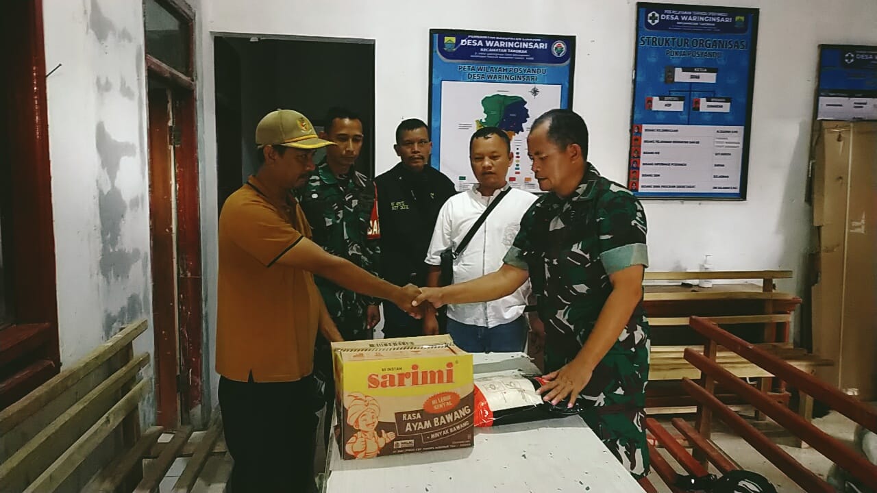 Kodim 0608/Cianjur Salurkan Bantuan Sembako ke Pengungsi Pergerakan Tanah di Takokak