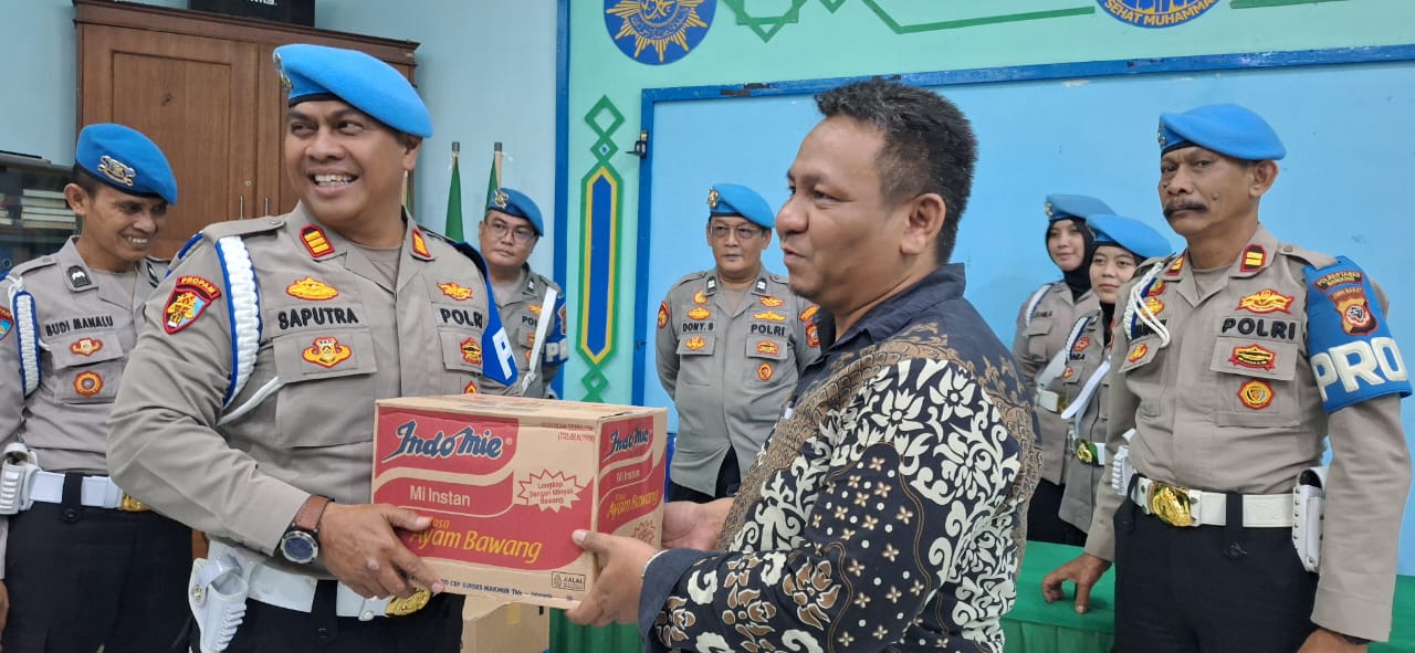 Sipropam Polrestabes Bandung Polda Jabar Gelar Bakti Sosial di Panti Asuhan Yatim Piatu Bayi Sehat Yayasan Muhammadiyah