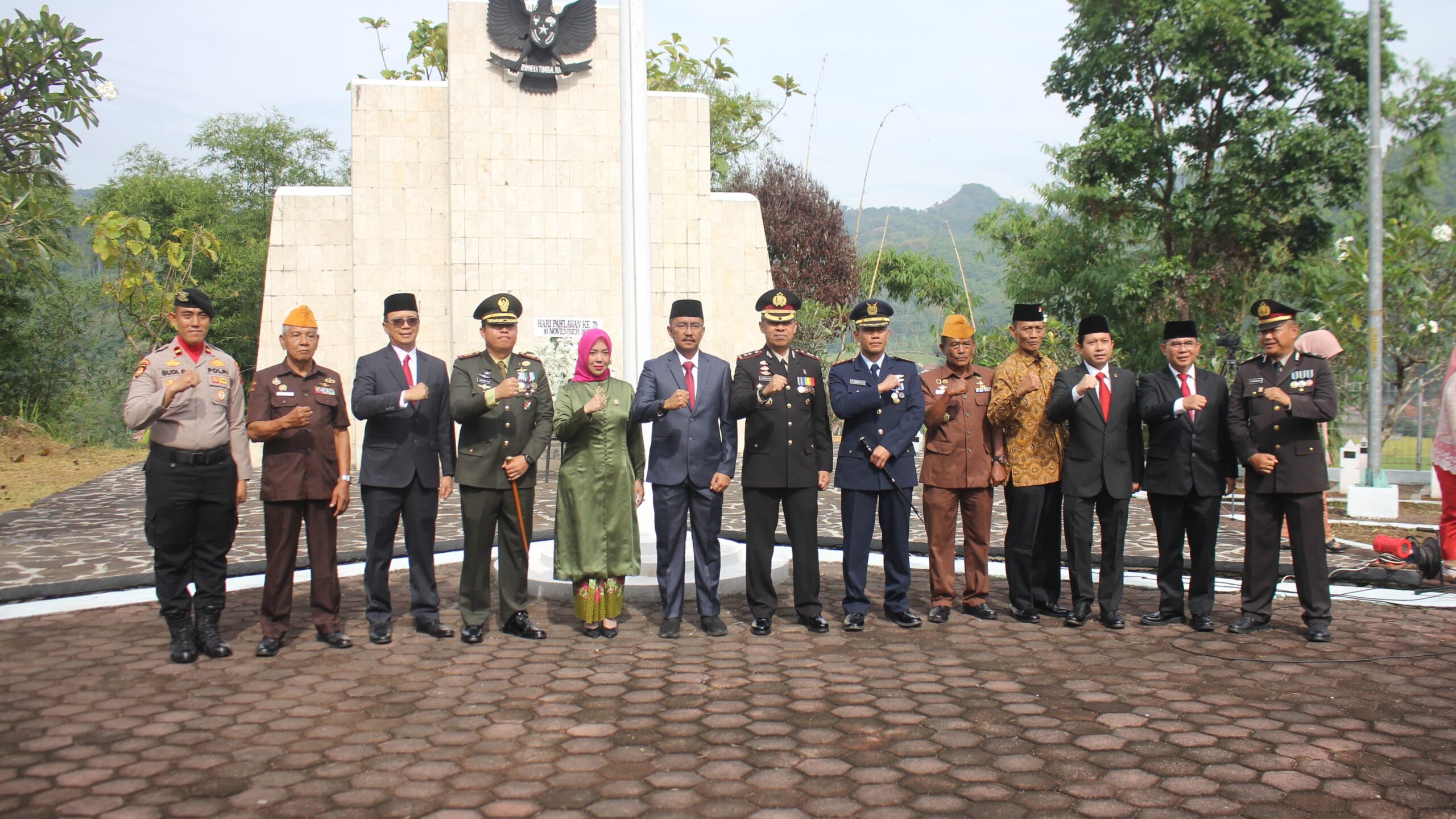 Damdim 0624/Kab.Bandung Hadiri Upacara Peringatan Hari Pahlawan ke–79 Tingkat Kabupaten