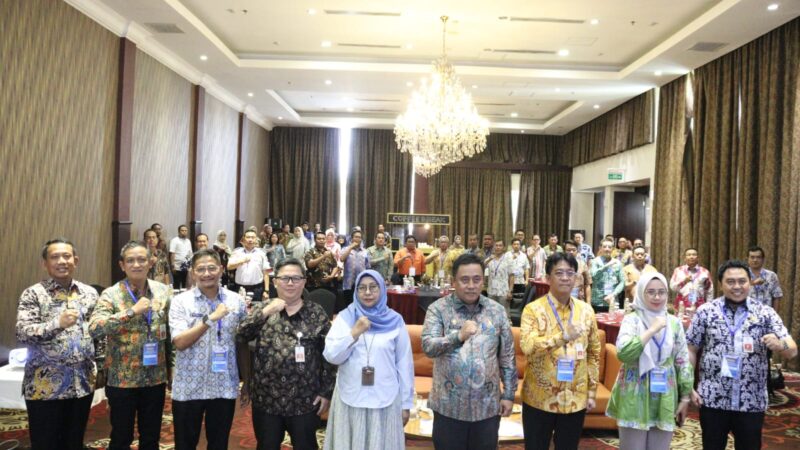 Pj Bupati Bekasi Dedy Supriyadi membuka Sosialisasi Peraturan Menteri Dalam Negeri (Permendagri) Nomor 7 Tahun 2024 Tentang Perubahan Permendagri Nomor 19 Tahun 2016 tentang Pedoman Pengelolaan Barang Milik Daerah (BMD) di Hotel Javapalace Jababeka Cikarang, pada Kamis (31/10/2024).