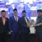Pj Bupati Bekasi Dedy Supriyadi menghadiri Rapat Paripurna Kesatu DPRD Kabupaten Bekasi 2024-2029 sekaligus menyampaikan Nota Penjelasan Bupati mengenai Raperda APBD TA 2025, Raperda Rencana Perlindungan dan Pengelolaan Lingkungan Hidup Kabupaten Bekasi tahun 2025-2053, dan Raperda Pemberian Insentif dan/atau kemudahan investasi, di Gedung DPRD, Graha Paripurna Kompleks Pemkab Cikarang Pusat, pada Jumat (01/11/2024) malam.