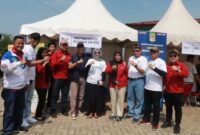 Asisten Pemerintahan dan Kesra (Asda 1) Setda Kabupaten Bekasi, Sri Enny Mainiarti menghadiri acara Botram di Halaman Kantor Kecamatan Bojongmangu, pada Sabtu (02/11/2024).