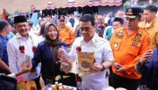 KUNJUNGAN WAMENDES : Pj Bupati Bekasi Dedy Supriyadi mendampingi kunjungan Wakil Menteri Desa dan Pembangunan Daerah Tertinggal (Wamendes PDT) Ahmad Riza Patria ke Eco Wisata Desa Pasirsari Kecamatan Cikarang Selatan, pada Selasa (12/12/2024).