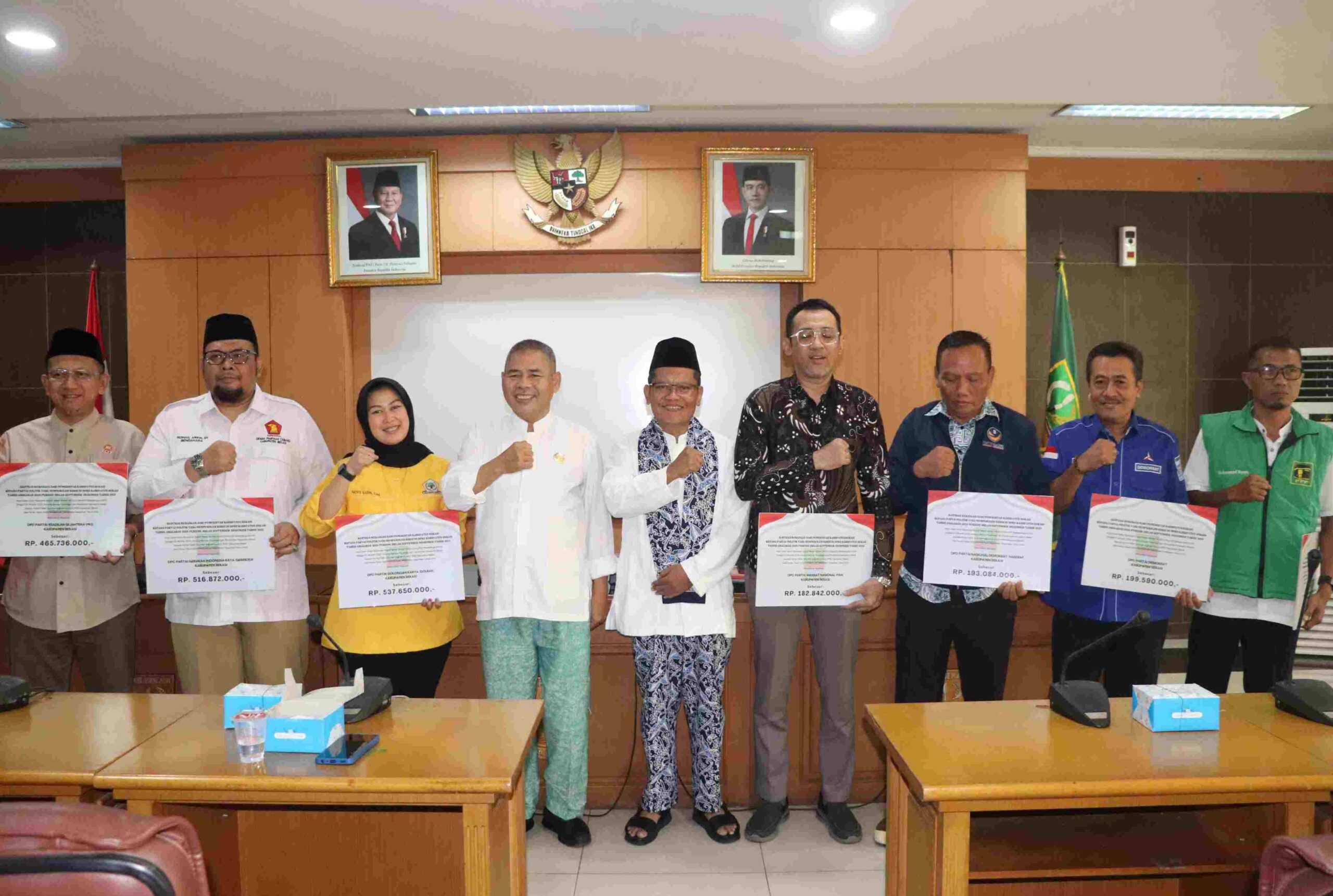 Bakesbangpol Kabupaten Bekasi Serahkan Bankeu 11 Parpol Pemenang Pemilu 2024