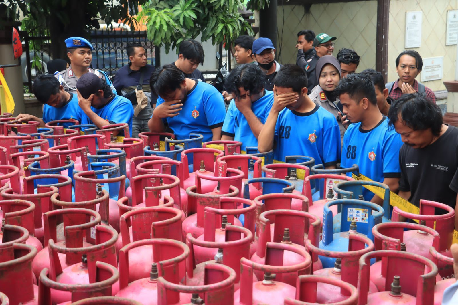 Polisi Ungkap Kasus Penyuntikan Gas Subsidi Ke Non-Subsidi Tanpa Izin