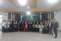 Caption : 
Usai ucap Sumpah/Janji, para Advokat lakukan foto bersama, Rabu (11/12-2024). (Foto. Yen)