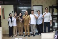 Kepala Dinas Kominfosantik Kabupaten Bekasi, Yan Yan Akhmad Kurnia menerima kunjungan kerja dari Diskominfo Kabupaten Karawang dalam rangka studi tiru pengelolaan media sosial (medsos), pada Selasa (24/12/2024).