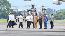 Penjabat Wali Kota Bandung Sambut Kedatangan Presiden Prabowo di Husein Sastranegara