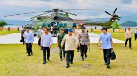 *Caption* -- Penjabat Gubernur Jawa Barat Bey Machmudin mendampingi Presiden RI Prabowo Subianto meresmikan 37 proyek strategis ketenagalistrikan nasional di Kawasan PLTA Jatigede, Kabupaten Sumedang, Senin (20/1/2025) Foto : *Laily Rachev - Biro Pers Setpres*