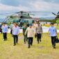 *Caption* -- Penjabat Gubernur Jawa Barat Bey Machmudin mendampingi Presiden RI Prabowo Subianto meresmikan 37 proyek strategis ketenagalistrikan nasional di Kawasan PLTA Jatigede, Kabupaten Sumedang, Senin (20/1/2025) Foto : *Laily Rachev - Biro Pers Setpres*