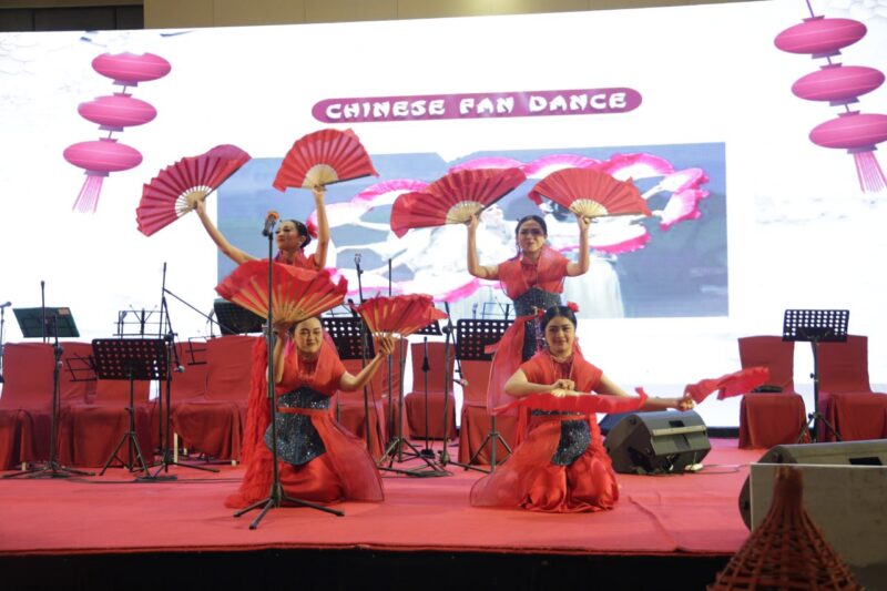 The Old Town Market' Meriahkan Imlek dengan Barongsai Hingga Hidangan Khas