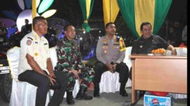 Pj Bupati Bekasi Dedy Supriyadi, bersama jajaran Forkopimda Kabupaten Bekasi melakukan pemantauan langsung situasi keamanan dan ketertiban masyarakat (Sitkamtibmas) di malam pergantian Tahun Baru 2025, di kawasan Taman Sehati, Cikarang Timur, pada Selasa (31/12/2024) malam.