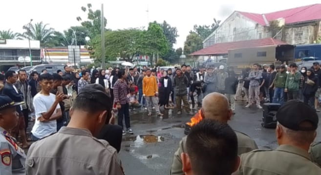 Buntut Warga Gruduk Kantor Camat Akhirnya Kejari Priksa Kades Bojong