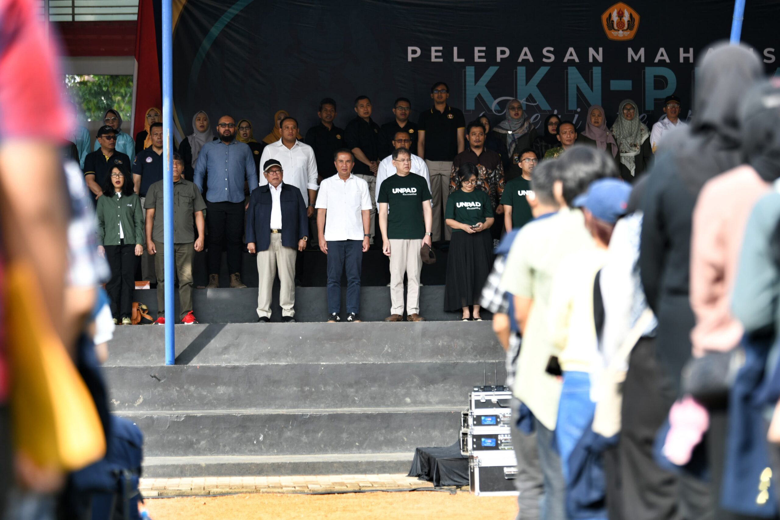 Bey Machmudin Berangkatkan 3.825 Mahasiswa KKN Unpad