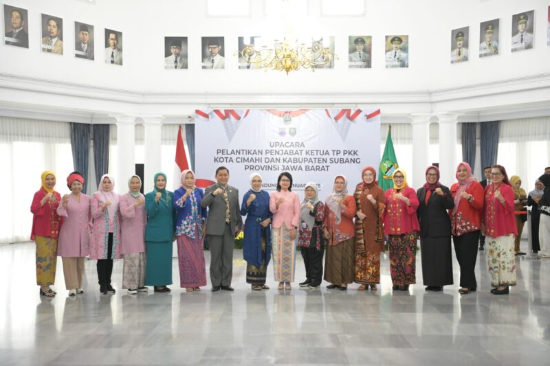  *Caption:*
Penjabat (Pj) Ketua TP-PKK Provinsi Jawa Barat Amanda Soemedi Bey Machmudin melantik Pj Ketua TP-PKK Kota Cimahi dan Kabupaten Subang di Gedung Pakuan, Kota Bandung, Selasa (21/1/2025).(Foto: Biro Adpim Jabar)