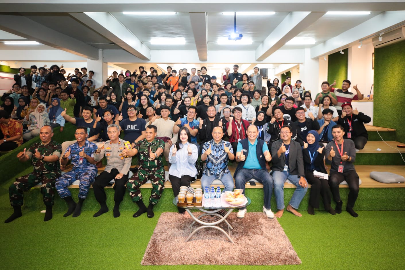 Bandung Global Game Jam 2025 Resmi Dimulai, Wamen Ekraf Acungkan Jempol