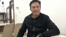 Caption :
Foto. Deny Badai soroti Anggaran Pendidikan Jawa Barat. 