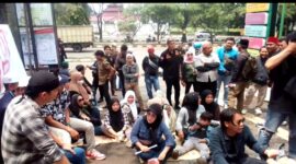 Kejari kabupaten Bogor di gruduk Masyarakat desa Bojong murni,Ormas dan LSM