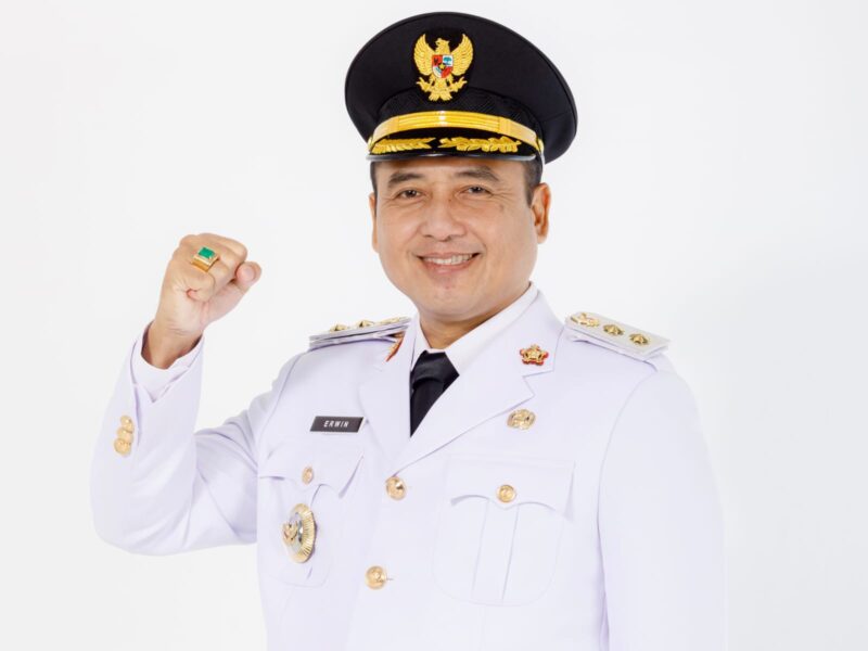 Caption :
H. Erwin, S.E., M.Pd., yang akrab disapa Kang Erwin adalah Wakil Wali Kota Bandung terpilih periode 2025–2030.