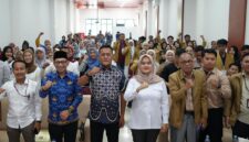 Caption :
Anggota Komisi IX DPR RI, Neng Eem Marhamah Zulfa, bersama Badan Gizi Nasional (BGN) menggelar sosialisasi Program Makan Bergizi Gratis (MBG) di Kabupaten Cianjur pada Rabu, 19 Februari 2025.