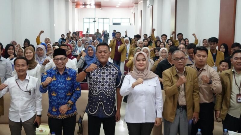 Caption :
Anggota Komisi IX DPR RI, Neng Eem Marhamah Zulfa, bersama Badan Gizi Nasional (BGN) menggelar sosialisasi Program Makan Bergizi Gratis (MBG) di Kabupaten Cianjur pada Rabu, 19 Februari 2025.