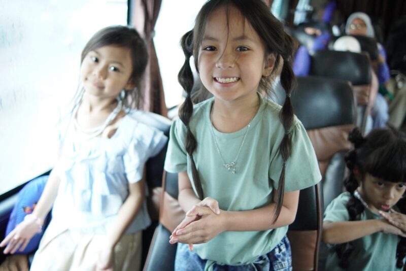 Caption :
Sejumlah anak siswa dari Olle Independent School mengikuti acara Jogja Fashion Parade 2025 di Atrium Rama Sleman City Hall 14-16 Februari 2025, dengan Menggunakan PO Bus Pariwisata Suryaputra (SPA). 