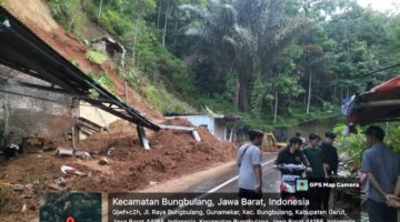 *Longsor di Garut Akibatkan Satu Orang Meninggal, Gubernur Jabar Kirim Bantuan untuk Keluarga Korban*