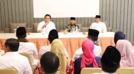 Silaturahmi penuh kebersamaan Bupati dan Wakil Bupati Bekasi terpilih Ade Kuswara Kunang dan Asep Surya Atmaja bersama Pj. Bupati Bekasi Dedy Supriyadi dan para kepala perangkat daerah di lingkungan Pemkab Bekasi, di Telaga Seafood, Cikarang Selatan, Jum'at (07/02/2025).