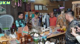 Caption :
Jelang Ramadhan, Kapolres Cirebon Kota Bersama DKUKMPP Pastikan Stok dan Harga Kepokmas Aman, Jum'at (28/02-2025)