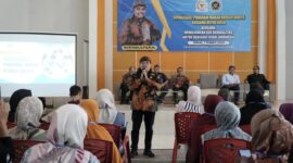 Caption :
Anggota Komisi IX DPR RI, Nurhadi bersama perwakilan BGN sosialisasi MBG di Kediri, Jumat, 7 Maret 2025.