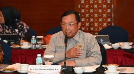 Caption:
Anggota Komisi VI DPR RI, Herman Khaeron, mengusulkan serangkaian strategi inovatif untuk memastikan perjalanan mudik 2025 lebih tertata dan nyaman, Rabu (19/03-2025).