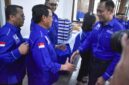 Caption :
Foto : Herman Khaeron (sebelah kiri) berjabat tangan dengan Ketum Demokrat, Agus Harimurti Yudhoyono (kanan), Nahkodai Sekjen Demokrat: Strategi Baru Menuju 2029, Minggu (23/03-2025)