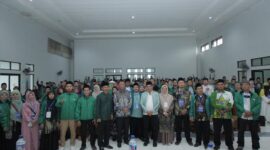Caption:
BGN dan DPR RI sosialisasi MBG di Soreang, Bandung, Minggu 3 Mei 2025.