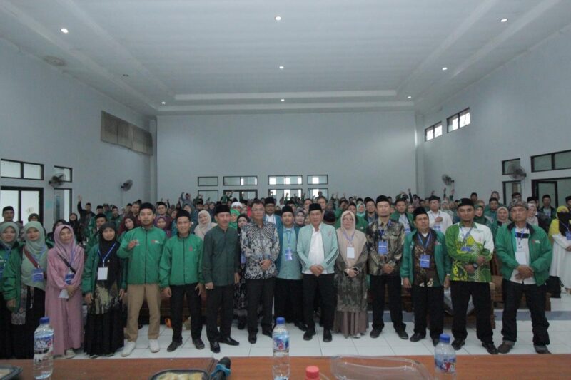 Caption:
BGN dan DPR RI sosialisasi MBG di Soreang, Bandung, Minggu 3 Mei 2025.