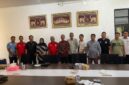 Caption :
Jajaran Pengurus DPC PWDPI Lampung Timur lakukan Foto Bersama usai Beraudensi dengan Ketua DPRD Lampung Timur, Kamis (8/05-2025).