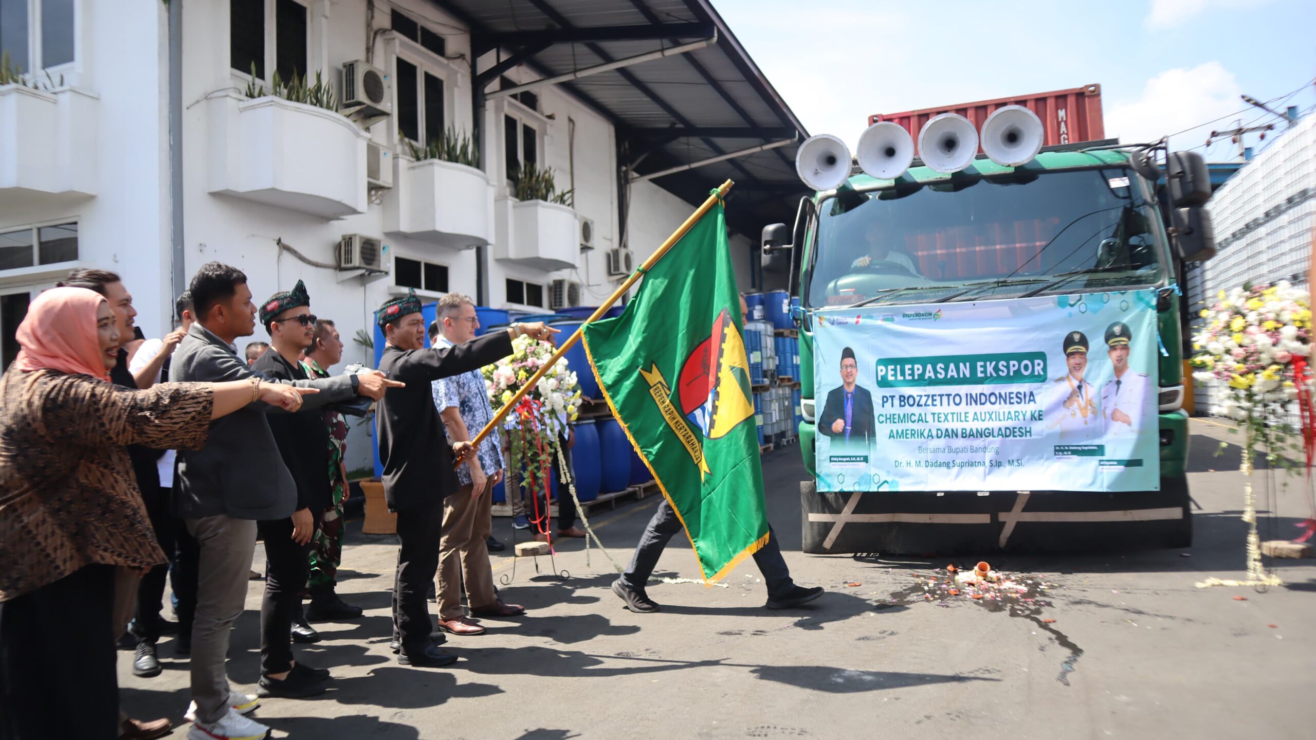 Bupati Bandung Lepas Ekspor Produk Kimia Tekstil PT. Bozzetto Indonesia Tujuan Amerika dan Bangladesh