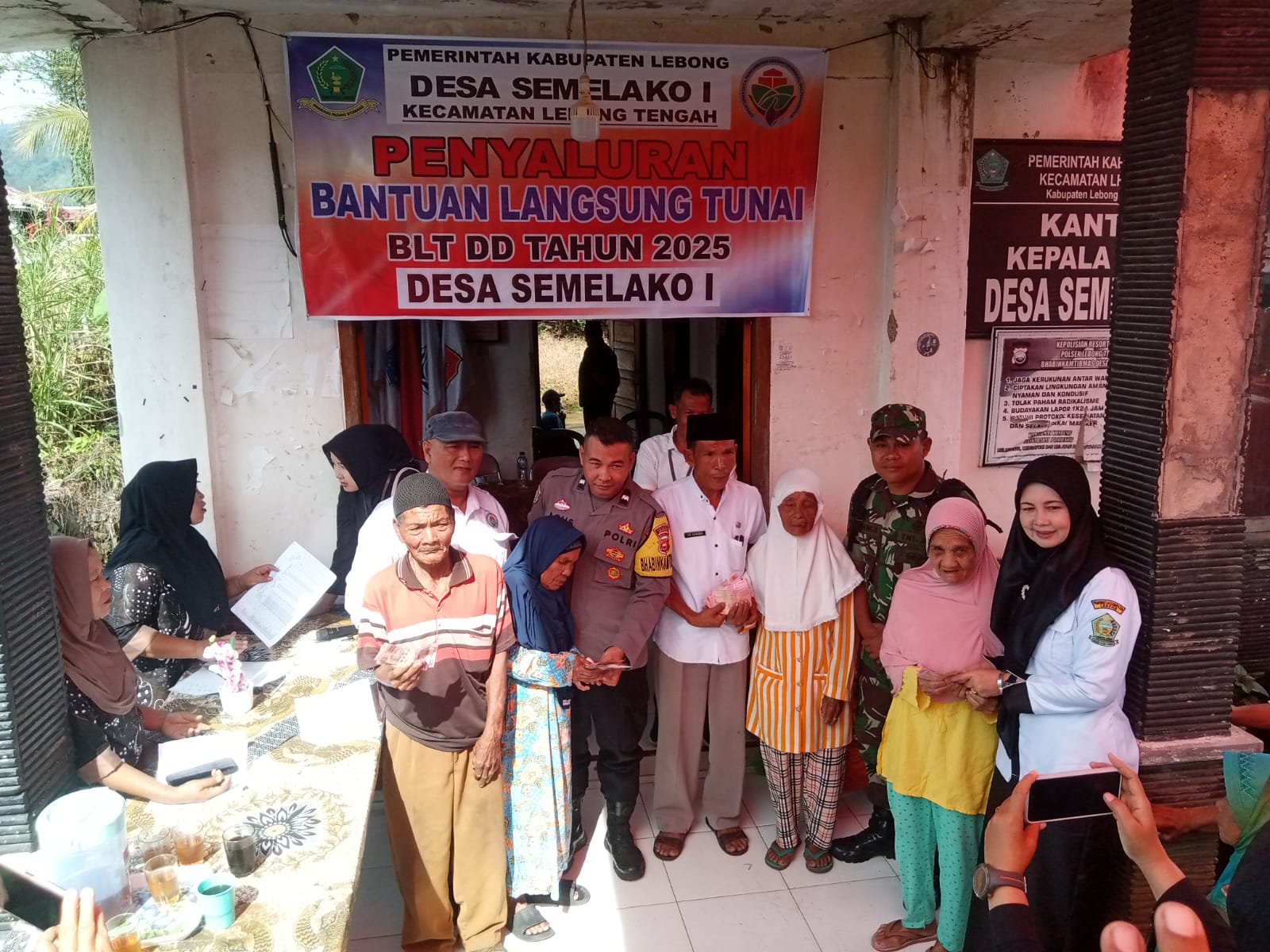 Pemdes Semlako 1, Kecamatan Lebong Tengah Salurkan Bantuan Langsung Tunai Dana Desa ( BLT DD ).T.A. 2025