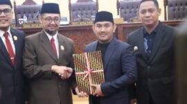 Pemkab Bekasi dan DPRD sepakat menetapkan Raperda LP2B dan P2APBD 2024, di Gedung DPRD Kabupaten Bekasi, pada Senin (28/7/2025) malam.