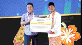 Wakil Bupati (Wabup) Bekasi dr. Asep Surya Atmaja, menghadiri acara pemberian bantuan Corporate Social Responsibility (CSR) dari PT Sugity Creatives berupa buku literasi, yang berlangsung di Graha Pariwisata Kompleks Stadion Wibawamukti Cikarang pada Jumat (4/7/2025).