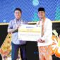 Wakil Bupati (Wabup) Bekasi dr. Asep Surya Atmaja, menghadiri acara pemberian bantuan Corporate Social Responsibility (CSR) dari PT Sugity Creatives berupa buku literasi, yang berlangsung di Graha Pariwisata Kompleks Stadion Wibawamukti Cikarang pada Jumat (4/7/2025).