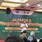 Wakil Bupati Bekasi, Asep Surya Atmaja, saat menyampaikan sambutan dalam acara Jababeka Hospitality Gathering yang digelar di President Executive Club, Jababeka Cikarang, Rabu (30/7/2025).