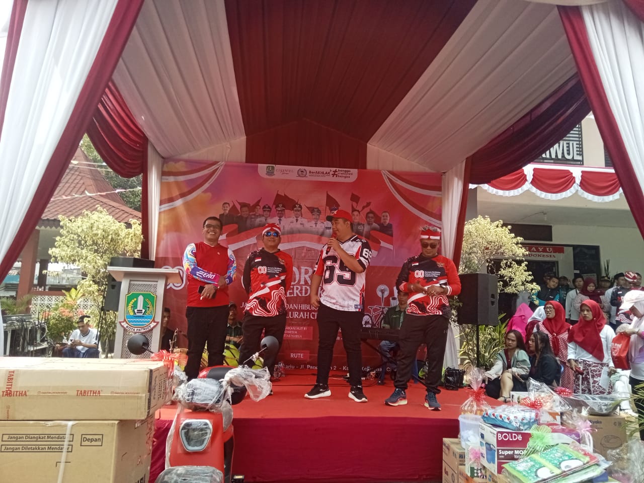 Color Fun & Bazar UMKM Meriahkan HUT RI ke-80 di Kelurahan Cikiwul